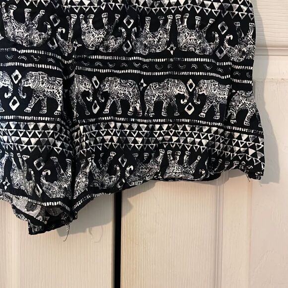 Mudd Black and White Elastic Waistband Shorts With Elephant Tribal Print Medium - Picture 6 of 14